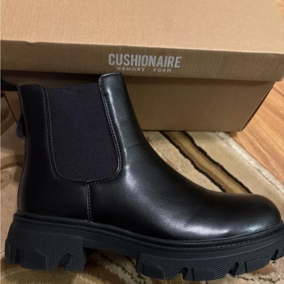 NWT & box Cushionaire memory foam modern black boots, 1.5 inch heel, size 9 - Picture 6 of 10